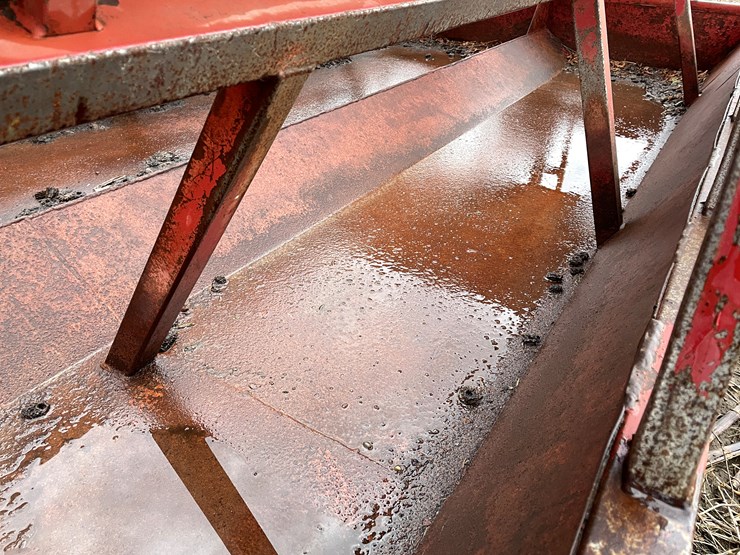 #118-•-h&s-20'-feeder-wagon-image-9