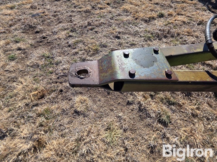 john-deere-330-image-14