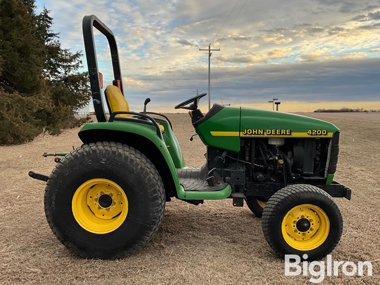 1998-john-deere-4200-image-4