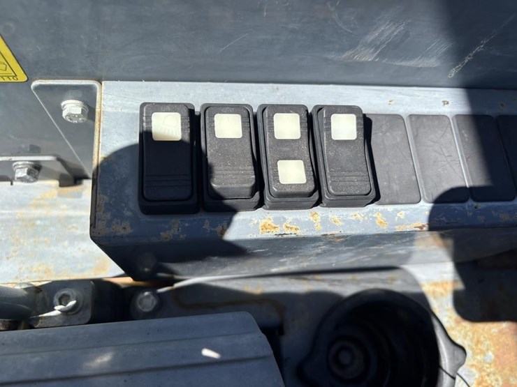 2020-takeuchi-tb230-image-36