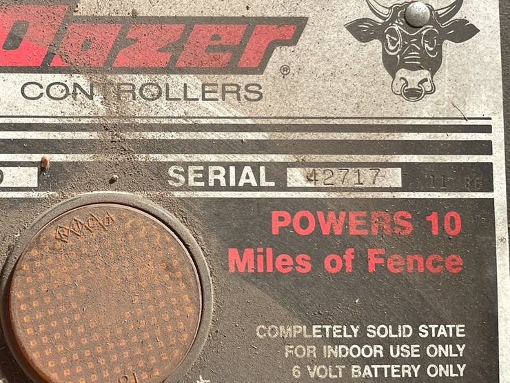 #2545-•-(2)-electric-fencers-image-7