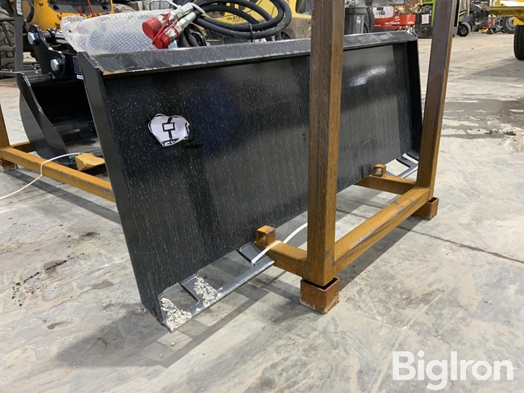 2025-massey-ferguson-730-image-9