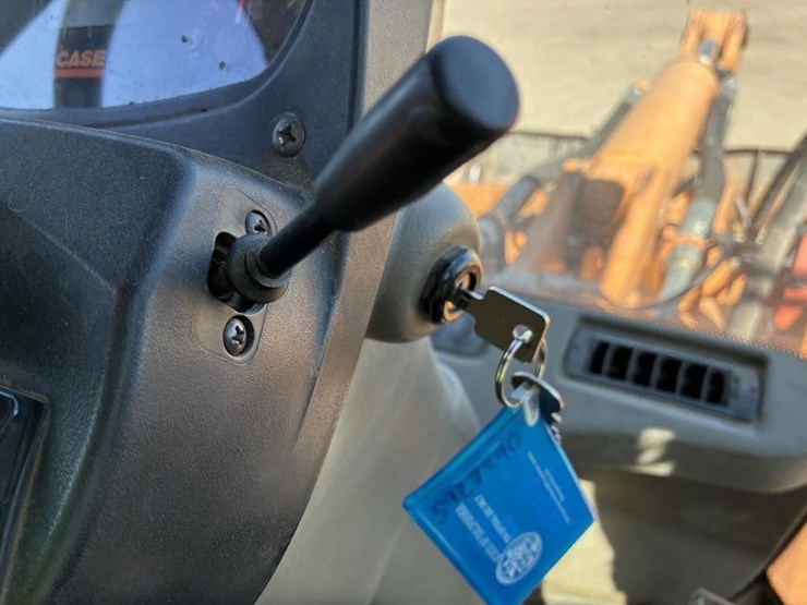 2009-case-721e-image-21