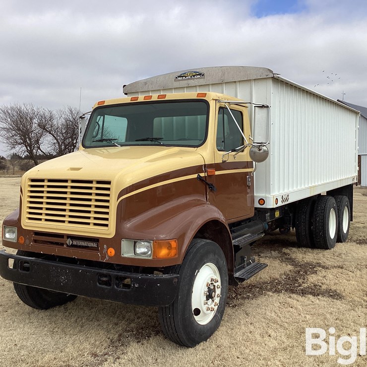 2000 INTERNATIONAL 8100