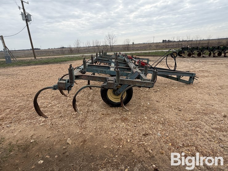 john-deere-100-image-4