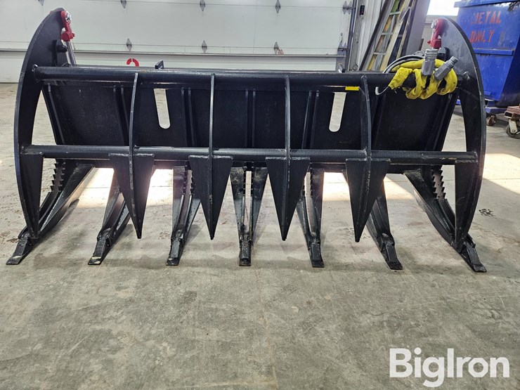 2025-massey-ferguson-730-image-12