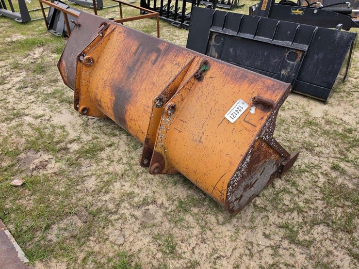 --6'-loader-dirt-bucket-image-3