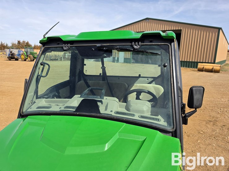 2021-john-deere-gator-image-19