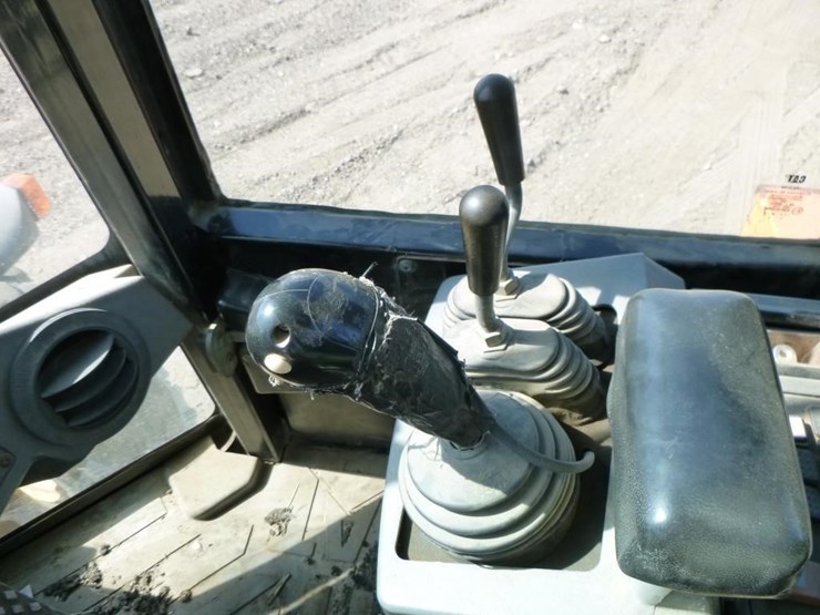 2004-caterpillar-924gz-image-15