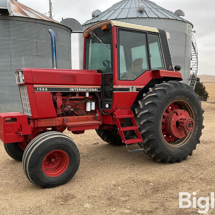 1981 INTERNATIONAL 1586