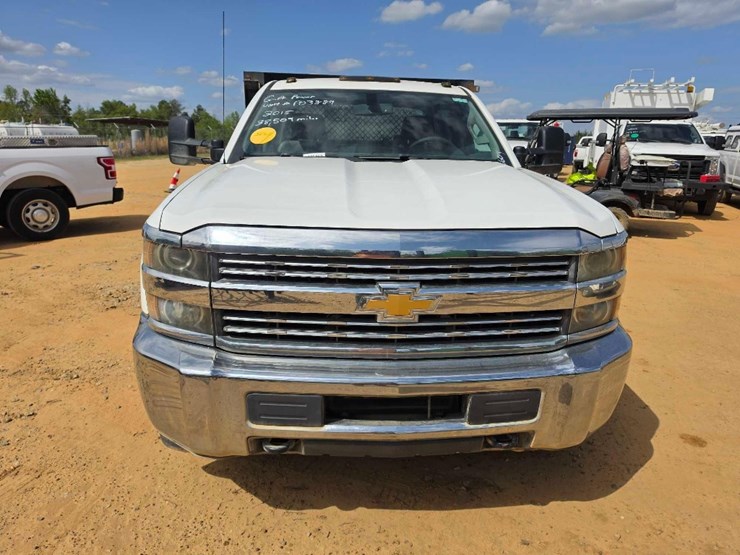 2015-chevrolet-silverado-3500-image-5