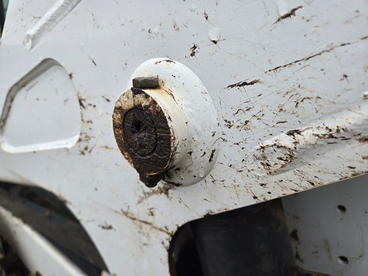 2017-bobcat-s570-image-30