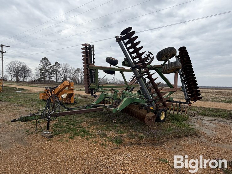 john-deere-630-image-1