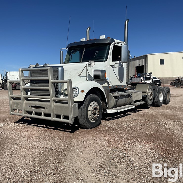2017 FREIGHTLINER CORONADO 132