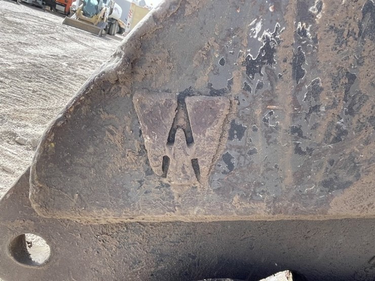 2013-komatsu-pc210-lc-10-image-16