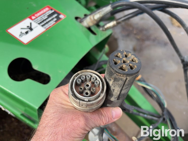 2019-john-deere-560r-image-13