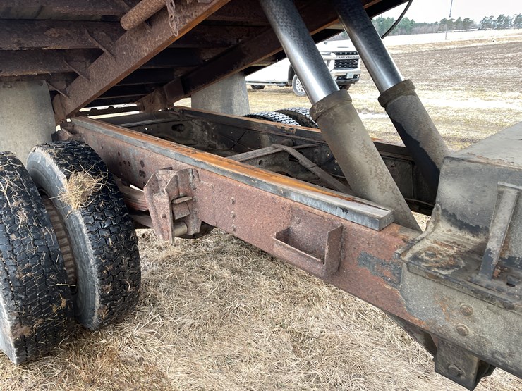 #113-•-1982-international-1754-single-axle-grain-truck-(has-wi-title)-image-91