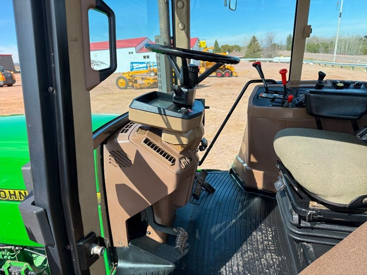 john-deere-7200-image-40