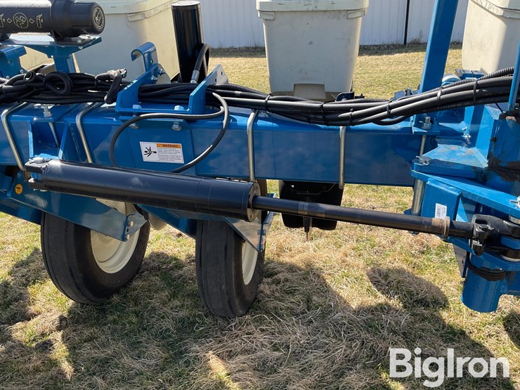 2019-kinze-3200-image-12