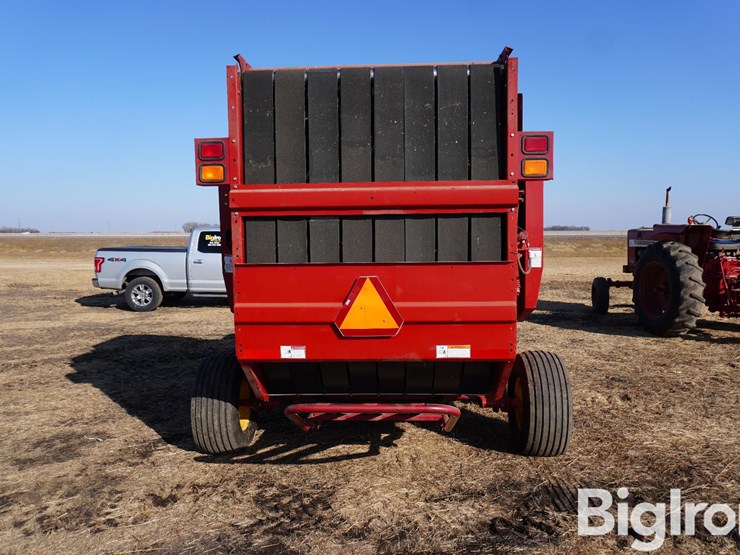 2004-new-holland-br780-image-6