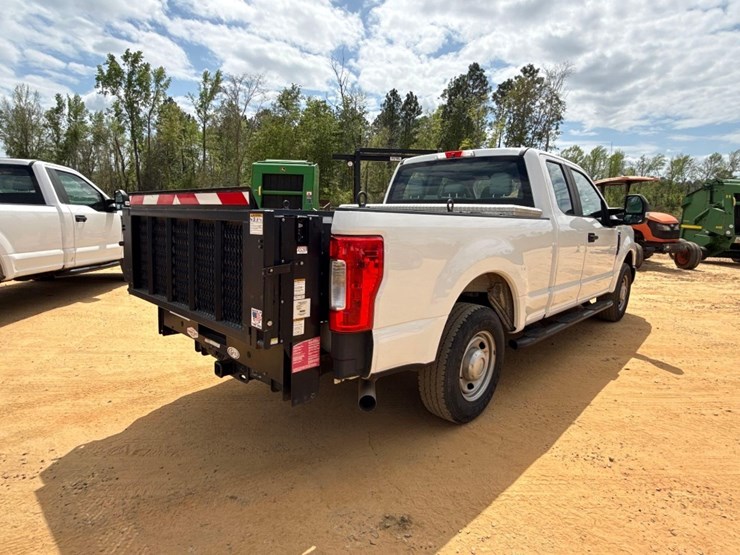 2019-ford-f250-xl-image-4
