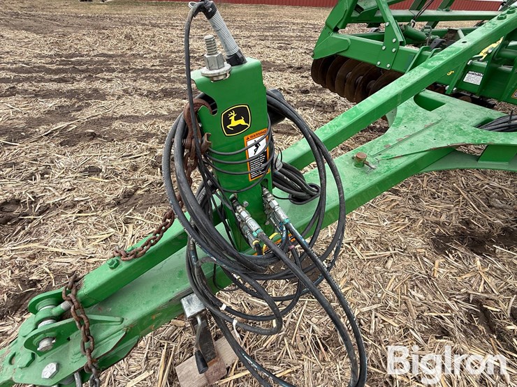 2014-john-deere-2310-image-11