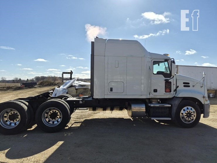 2014-mack-pinnacle-cxu613-image-8