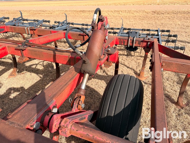 massey-ferguson-128-image-15