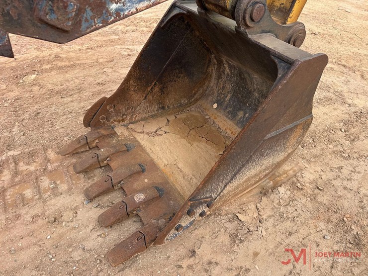 caterpillar-e120b-image-9