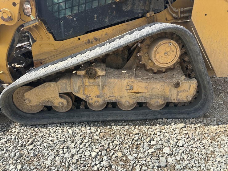 2017-caterpillar-239d-image-51