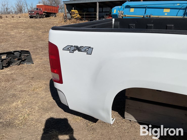 2013-gmc-3500-image-18