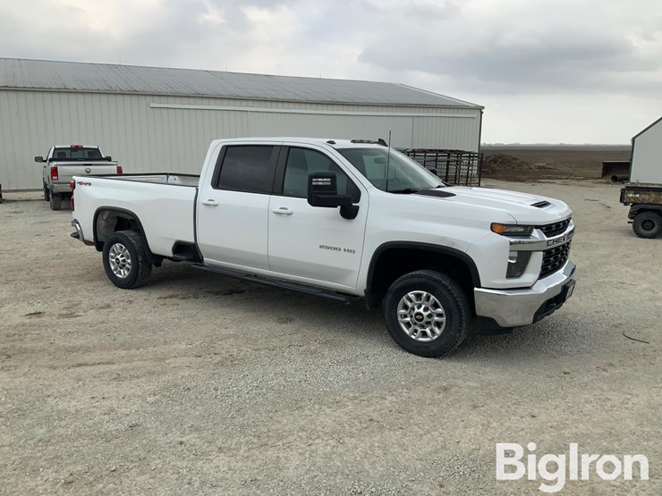 2022-chevrolet-silverado-2500-image-3