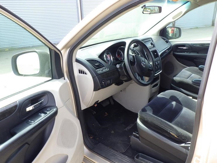 2015-dodge-grand-caravan-image-5