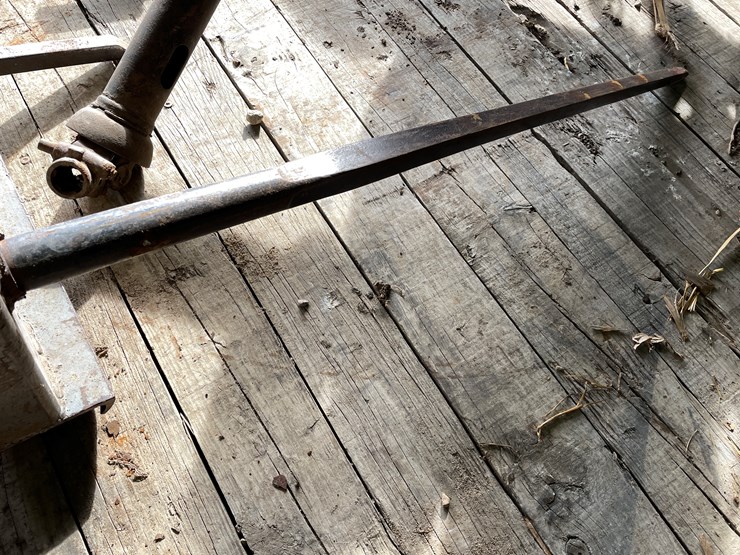 #2396-•-(4)-speared-bale-mover-image-8