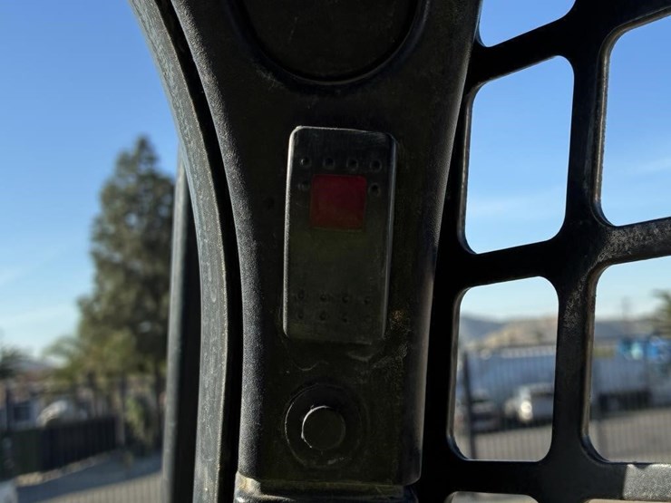 2018-bobcat-s570-image-18