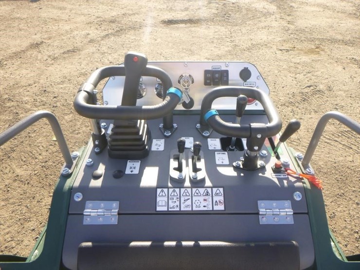 2026-kubota-d1703-image-18