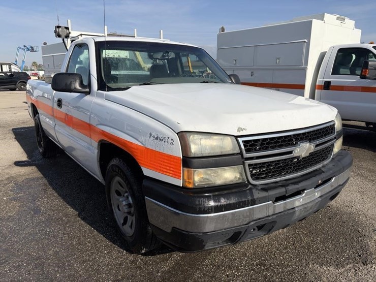 2006-chevrolet-silverado-1500-image-2