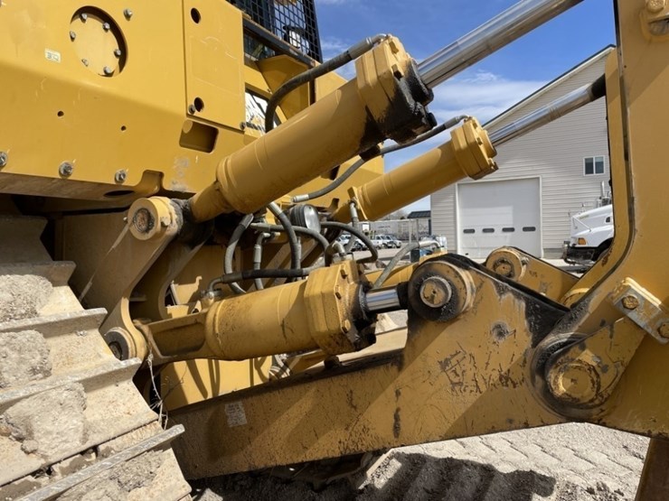 2015-caterpillar-d8t-image-32