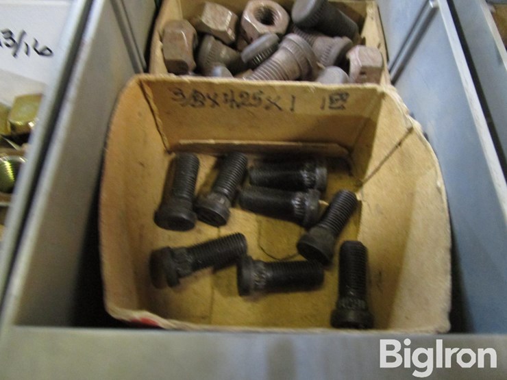 large-assortment-of-wheel-studs,-lug-bolts,-lug-nuts,-and-washers-image-19