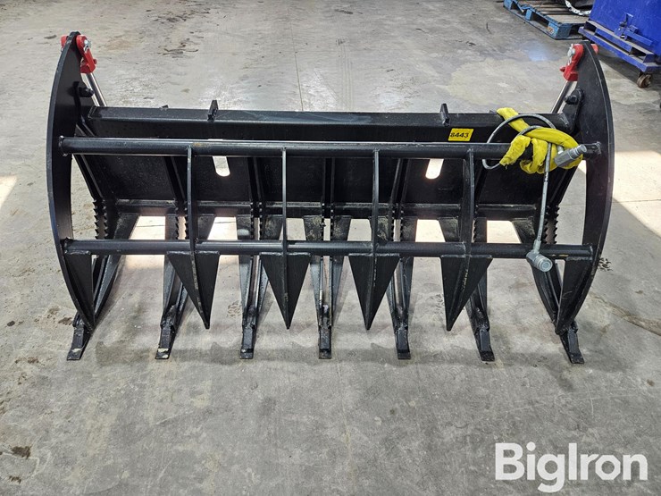 2025-massey-ferguson-730-image-2