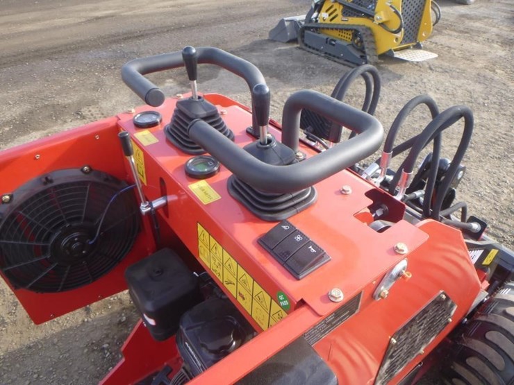 2026-sdlool-323w-skid-steer-loader-image-16