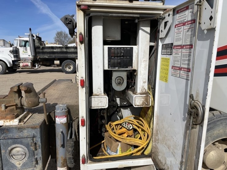 2006-kenworth-t300-image-37