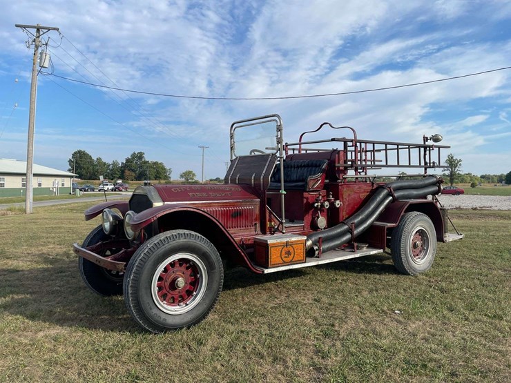 1917-american-la-france-firetruck-image-1