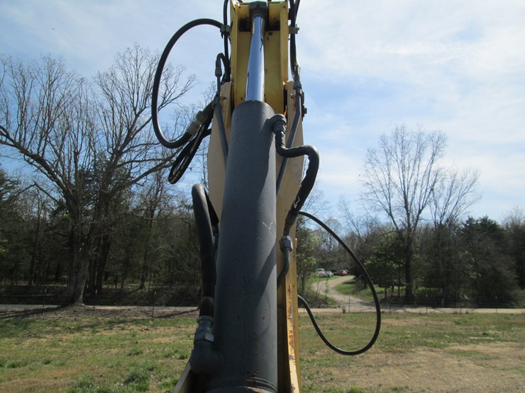 new-holland-b95b-image-38