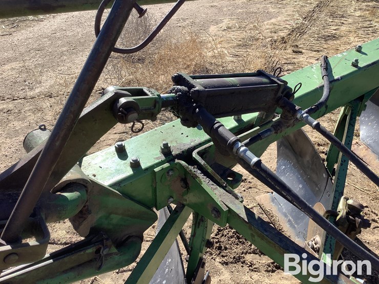 john-deere-8-image-16