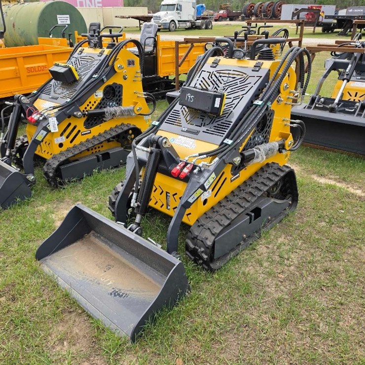 - ABSOLUTE - NEW - STAND ON MINI SKID