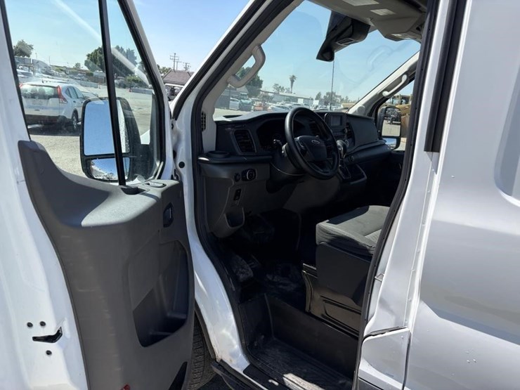 2022-ford-transit-image-12