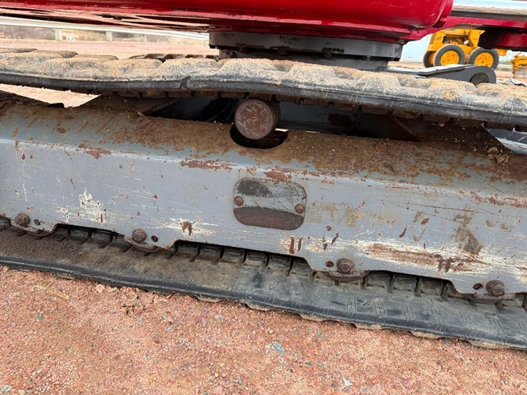 takeuchi-tb235-2-image-14