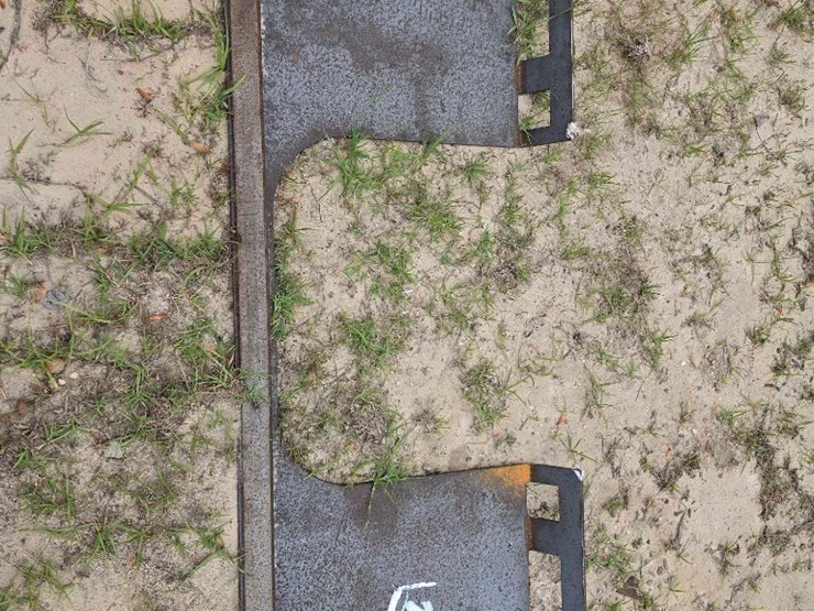 --skid-steer-cutaway-blank-plate-image-1