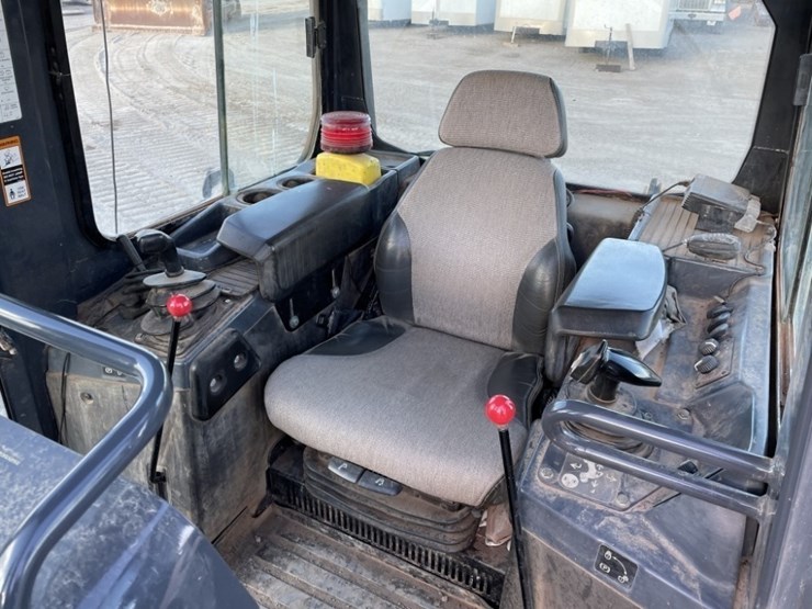 2013-deere-700k-lgp-image-29